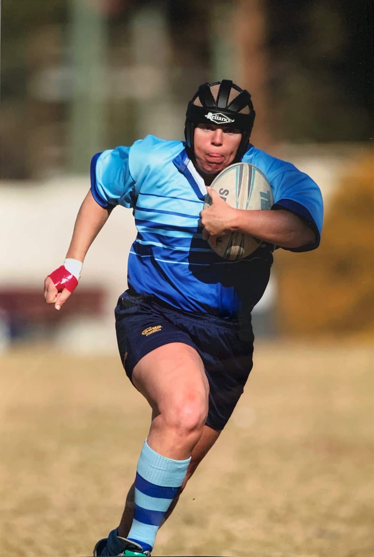 Caroline Layt playing rugby.