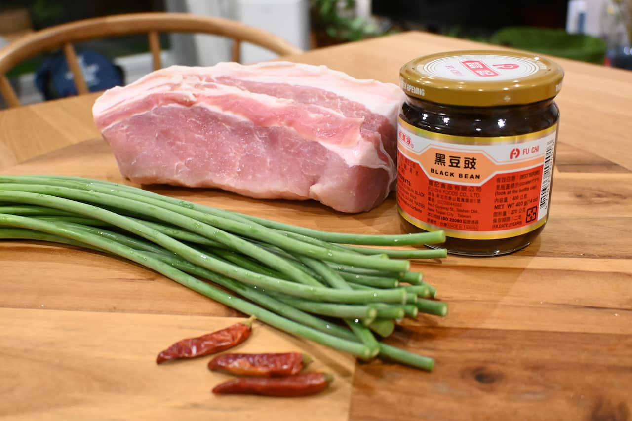 Tomaru48 トーチ炒めの材料.jpg