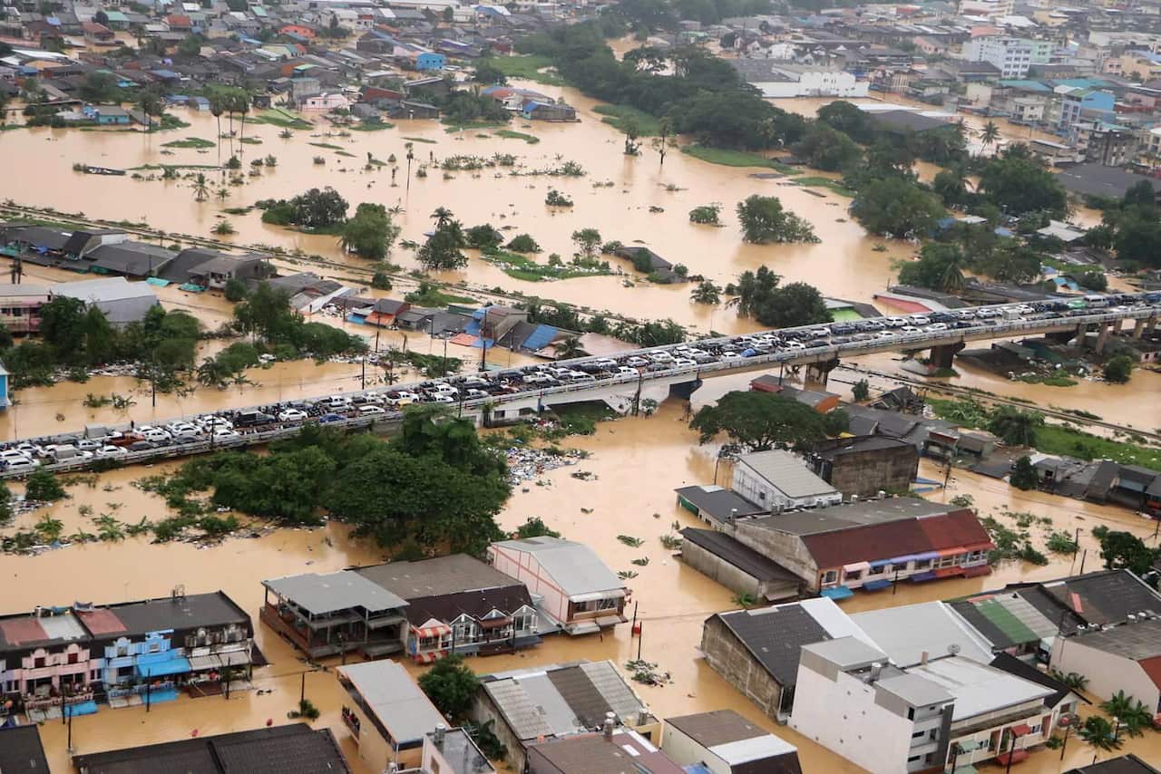 Record rain triggers deadly floods in southern Thailand