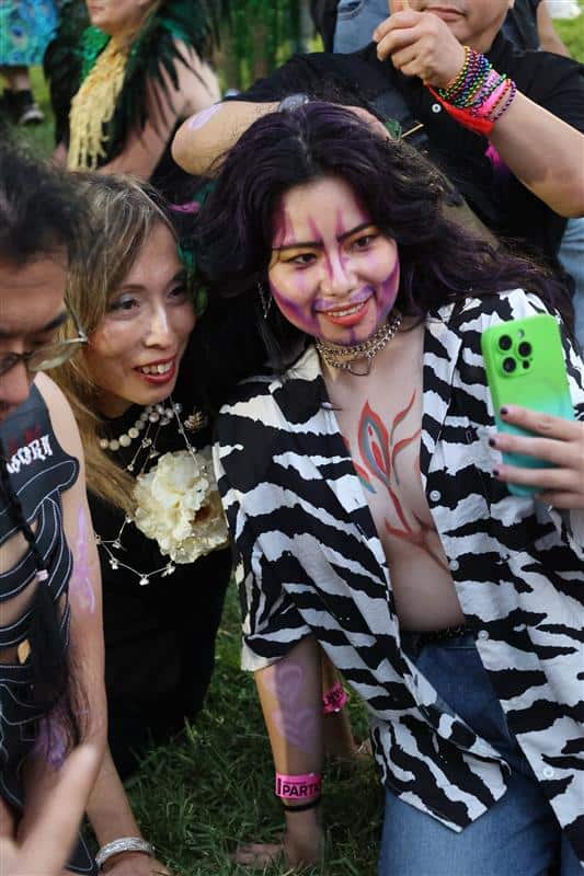 Tuck Meng Soo(左)Ellen Li(右)