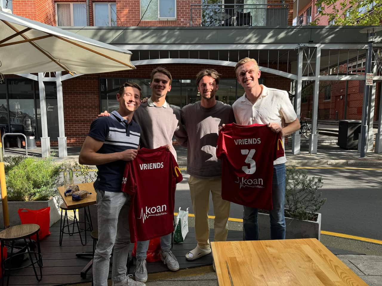 Nederlandse backpackers met Bart Vriends