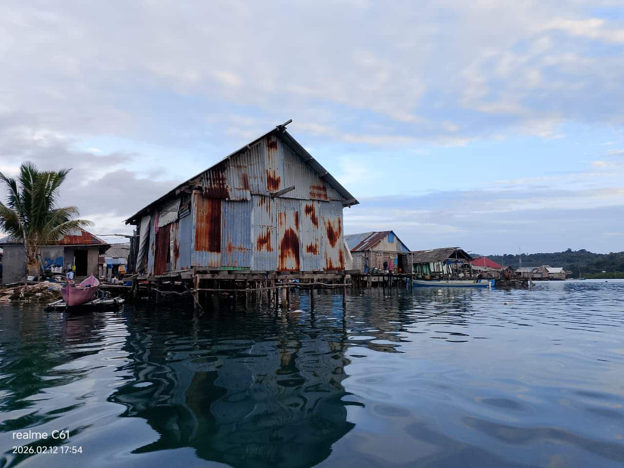 Suasana kampung Bajau Sampela di Wakatobi, Sulawesi Tenggara.