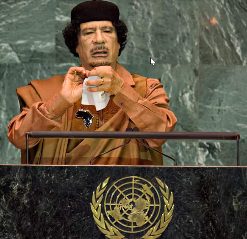 Muammar Gaddafi tearing up the UN Charter during his 2009 address..png
