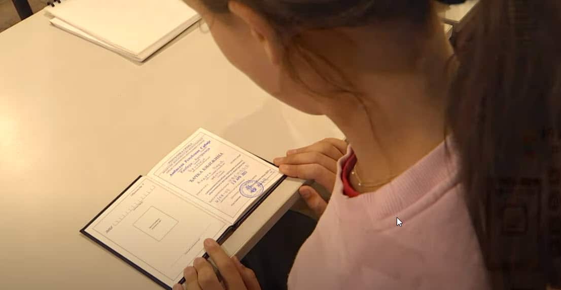 девојчица књижица.jpg