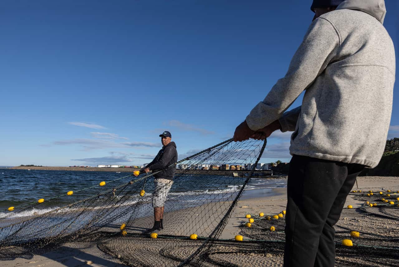 Robert Cooley doing a mullet haul with community in Gamay_Photo Jessica Hromas.jpg