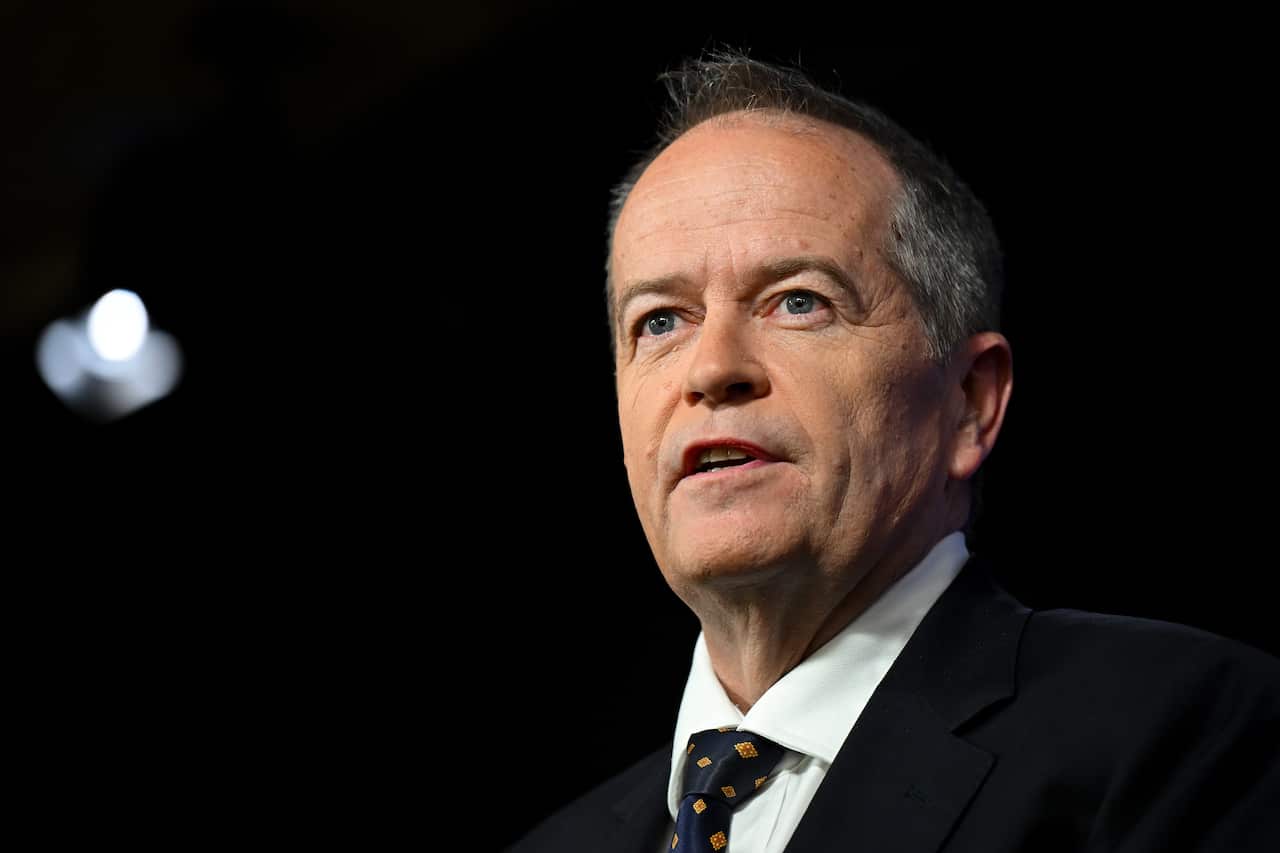 Bill Shorten wearing a suit and tie