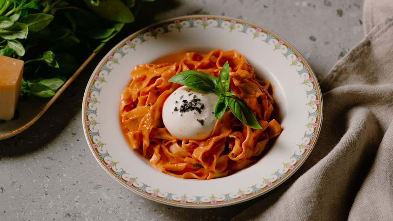 Vodka pasta with burrata