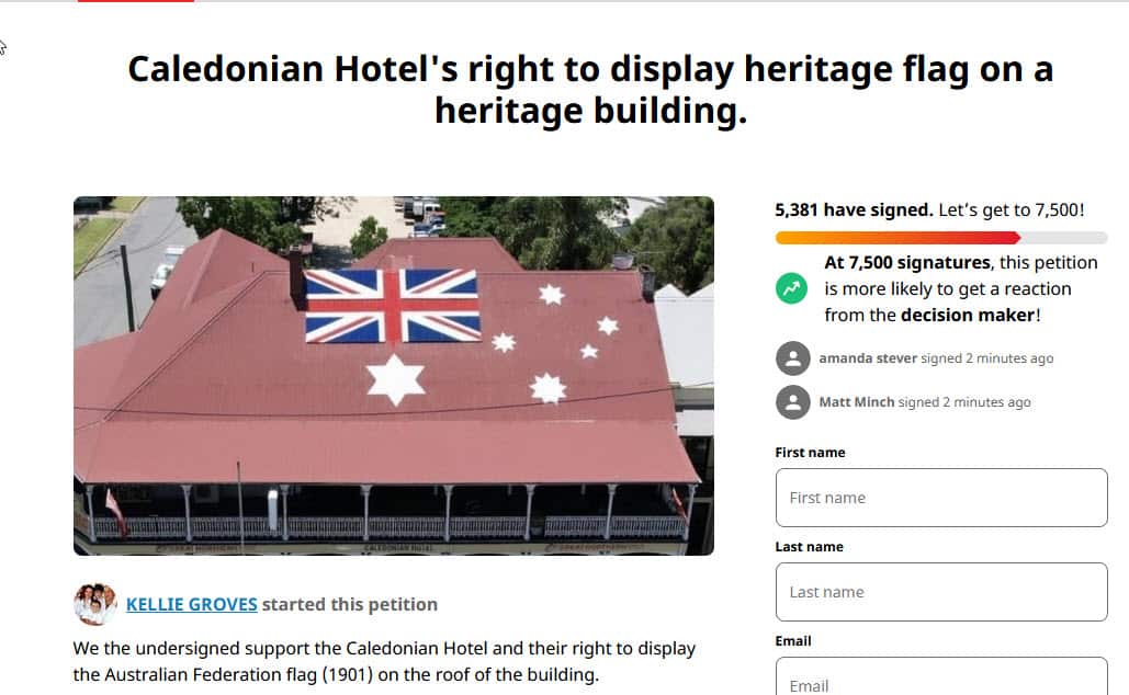 Singleton 區有居民發起網上簽名請願,要求保留酒吧屋頂國旗圖案