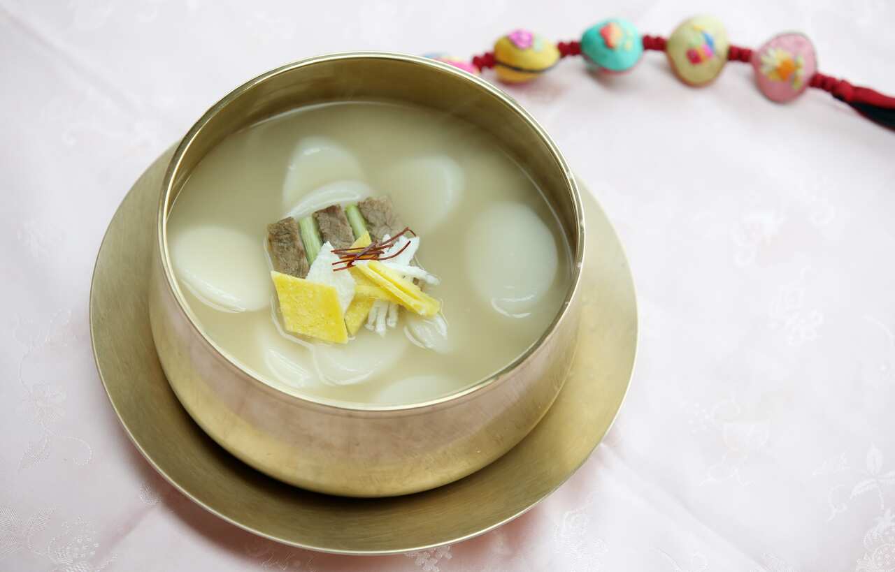 Tteokguk (Rice-cake Soup)