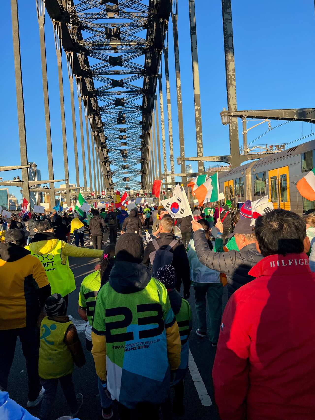 2023 FIFA 여자월드컵 성공 기원 하버브리지 축하 도보 행진 행사에 참여한 한인동포들