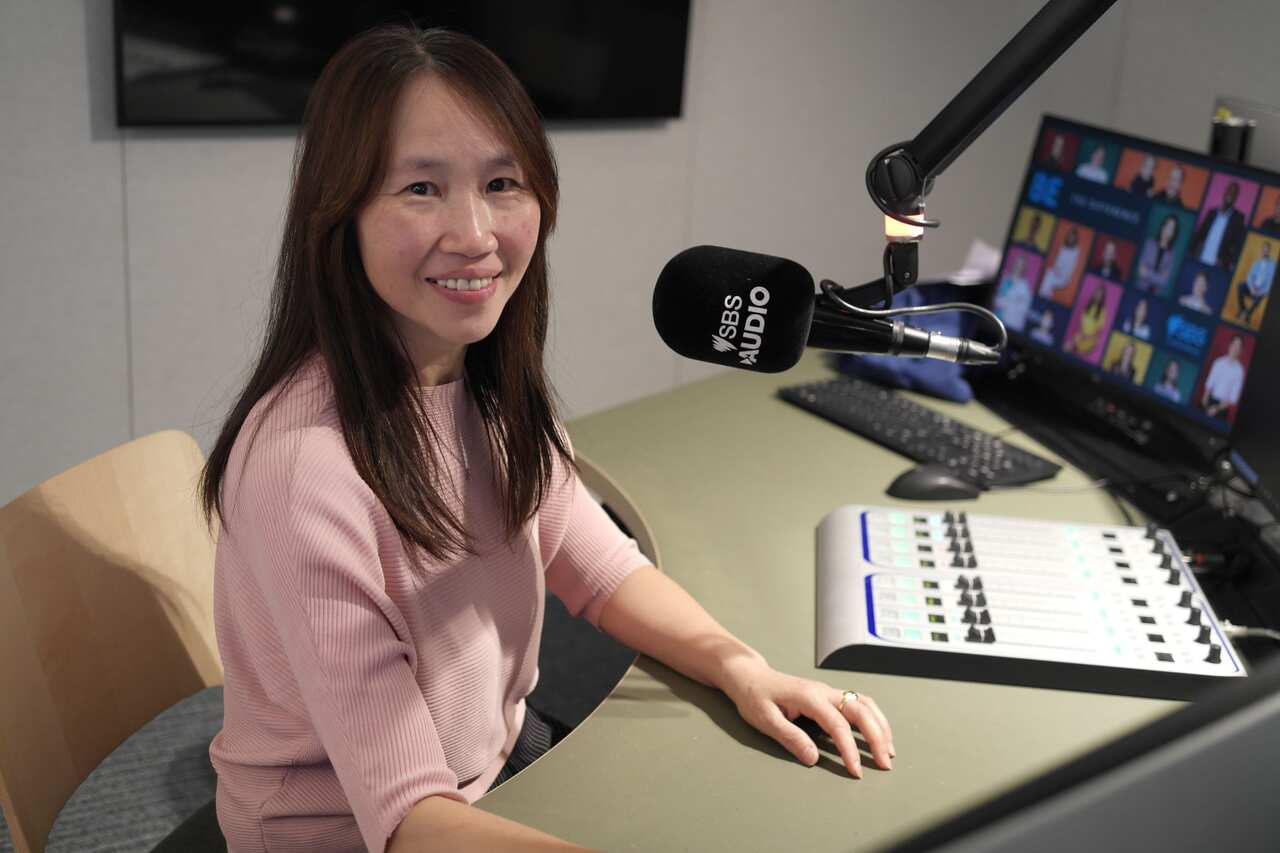 Linh Dang 楊金玲 at SBS Studio.JPG
