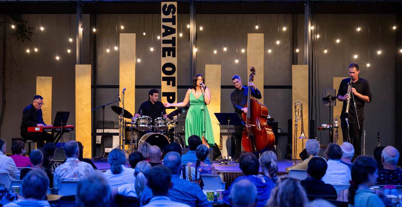 Etta D'Elia canta allo State Theatre Centre di WA.jpeg