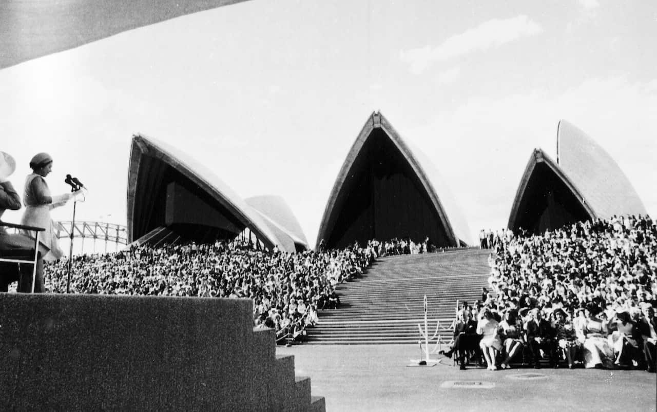 QUEEN OPENS SYDNEY OPERA HOUSE