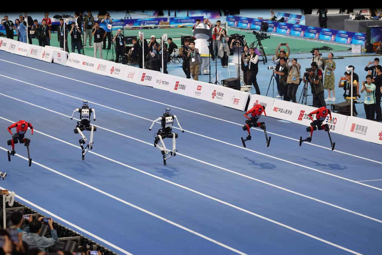 World Humanoid Robot Games 100m Final Held in Beijing