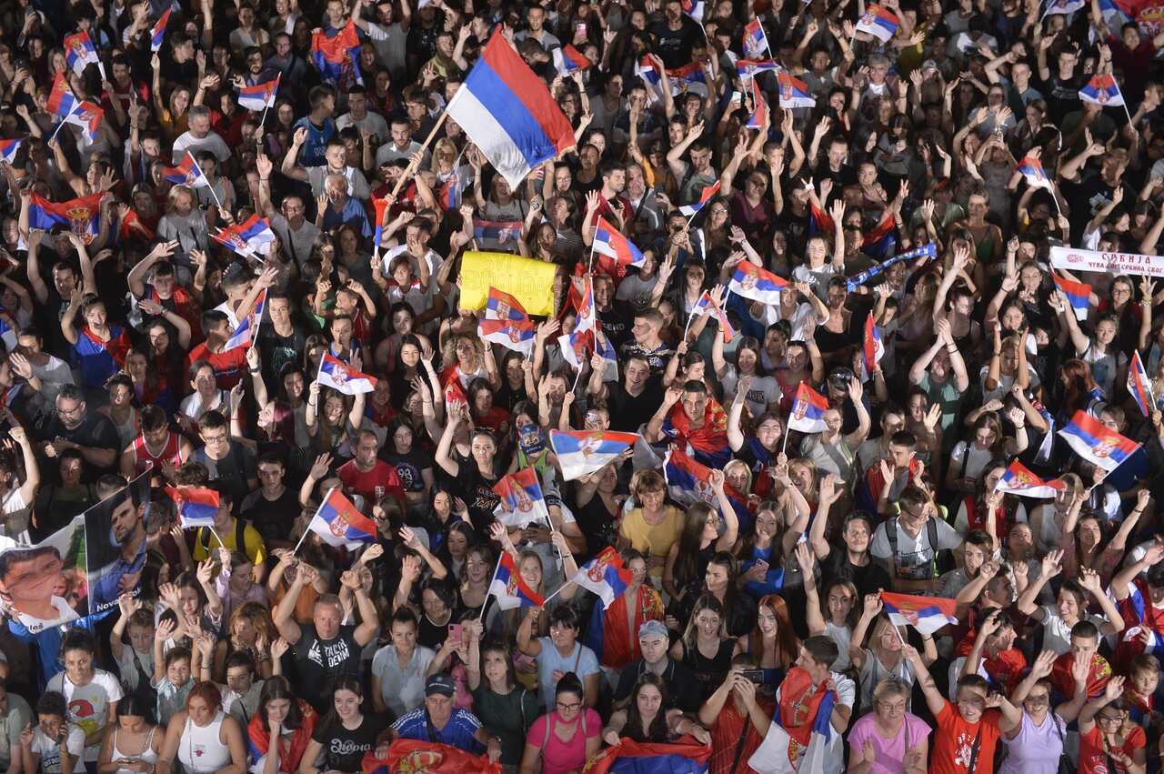 Свечани дочек испред Скупштине                  