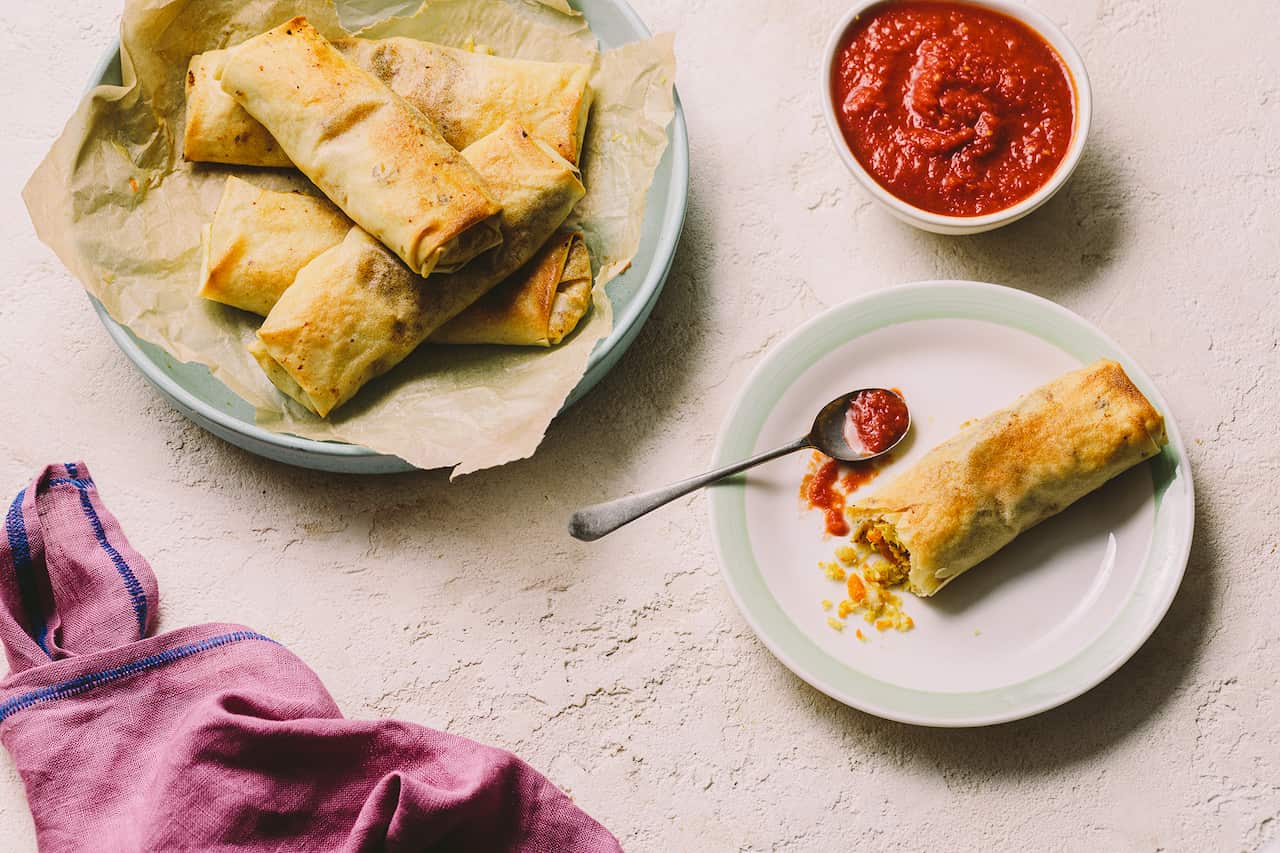 Vegetable and barley rolls with tomato sauce