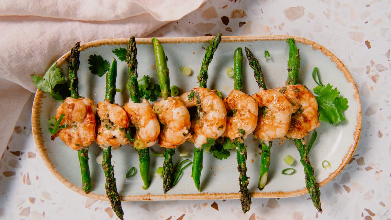 Beer marinated prawns with asparagus spears