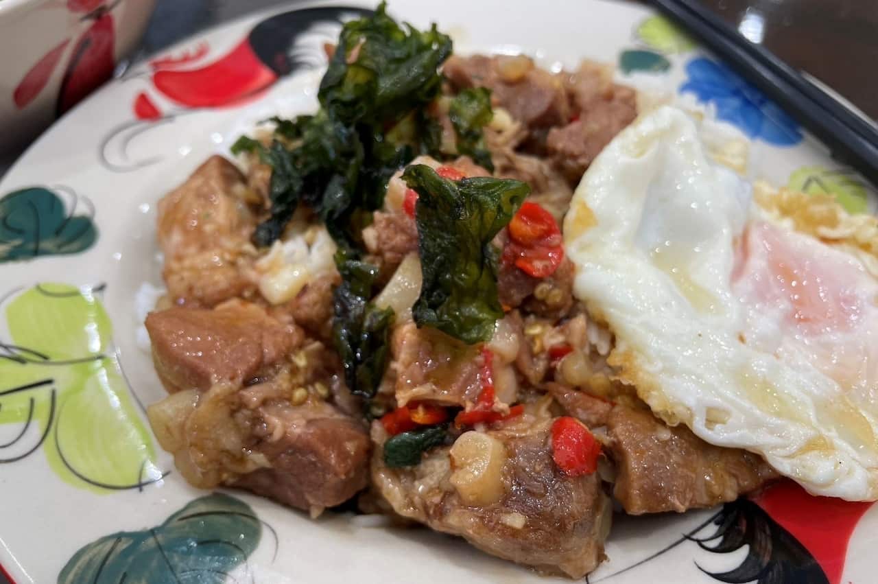 Tomaru169 Ep50 Stew beef on rice (2).jpg