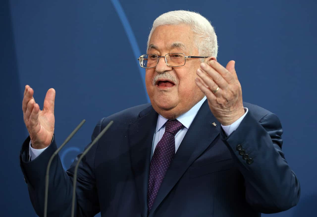 An old Palestinian man in a suit