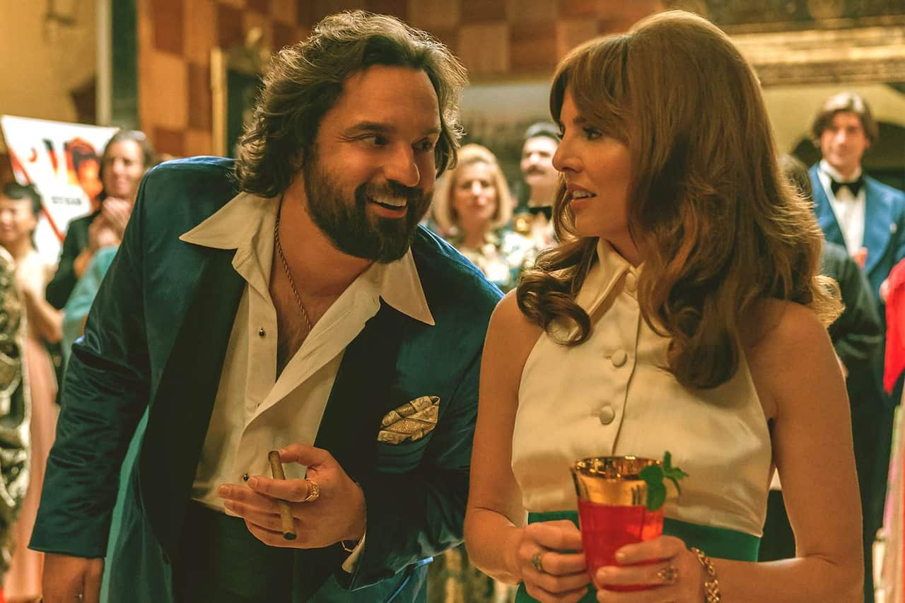 Jake Johnson as Doug and Ophelia Lovibond as Joyce Prigger in 'Minx'.