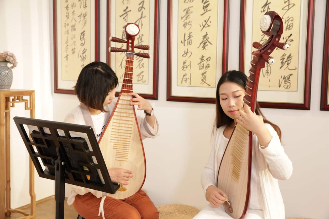 Zina Fan pipa musician