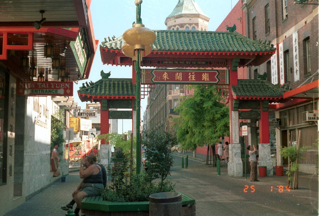 Sydney Chinatown gate 1984.png