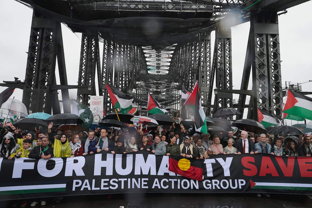 PRO PALESTINE SYDNEY HARBOUR BRIDGE MARCH