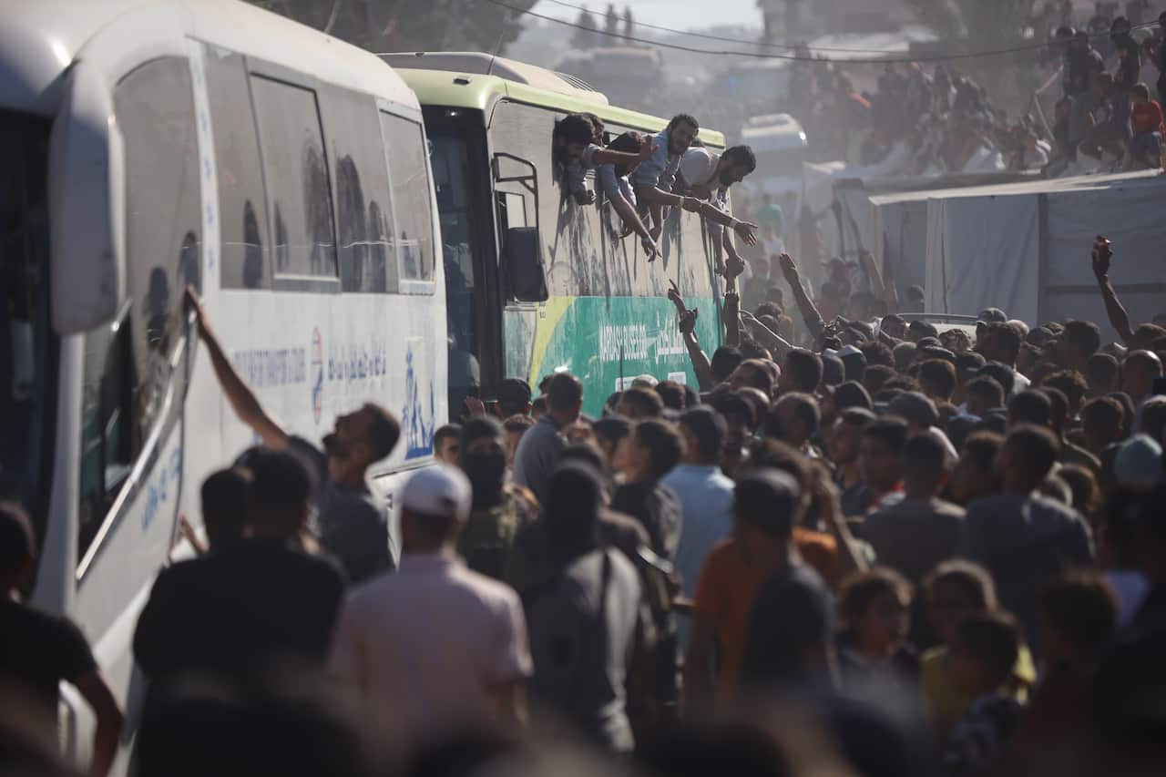 Palestinian Prisoners Released In West Bank As Part Of Israel-Hamas Ceasefire Deal