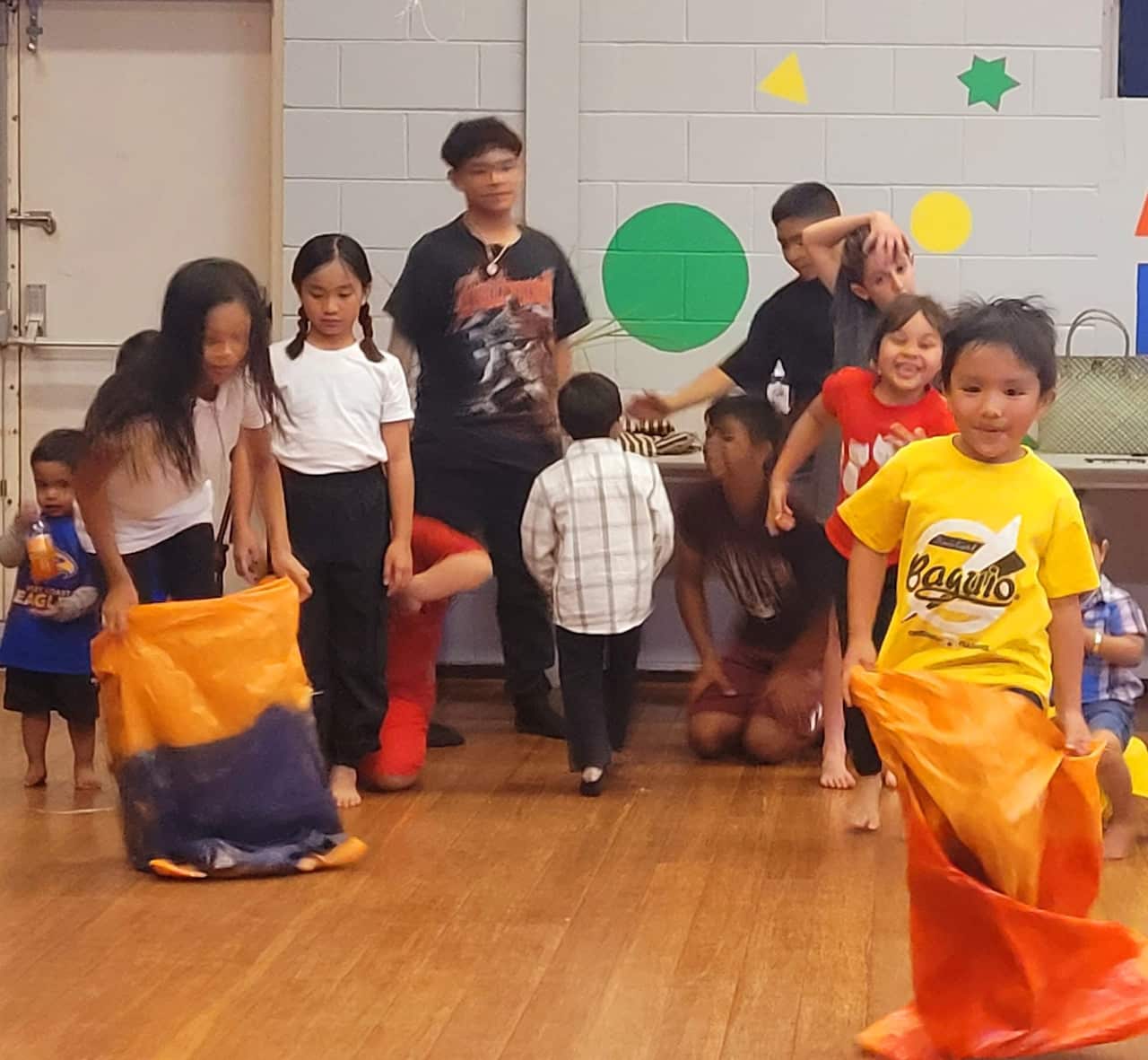 Filipinos in Newman sa larong Pinoy.JPG