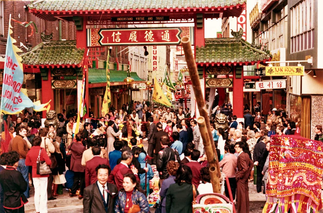 Sydney Chinatown gate 1980.jpg
