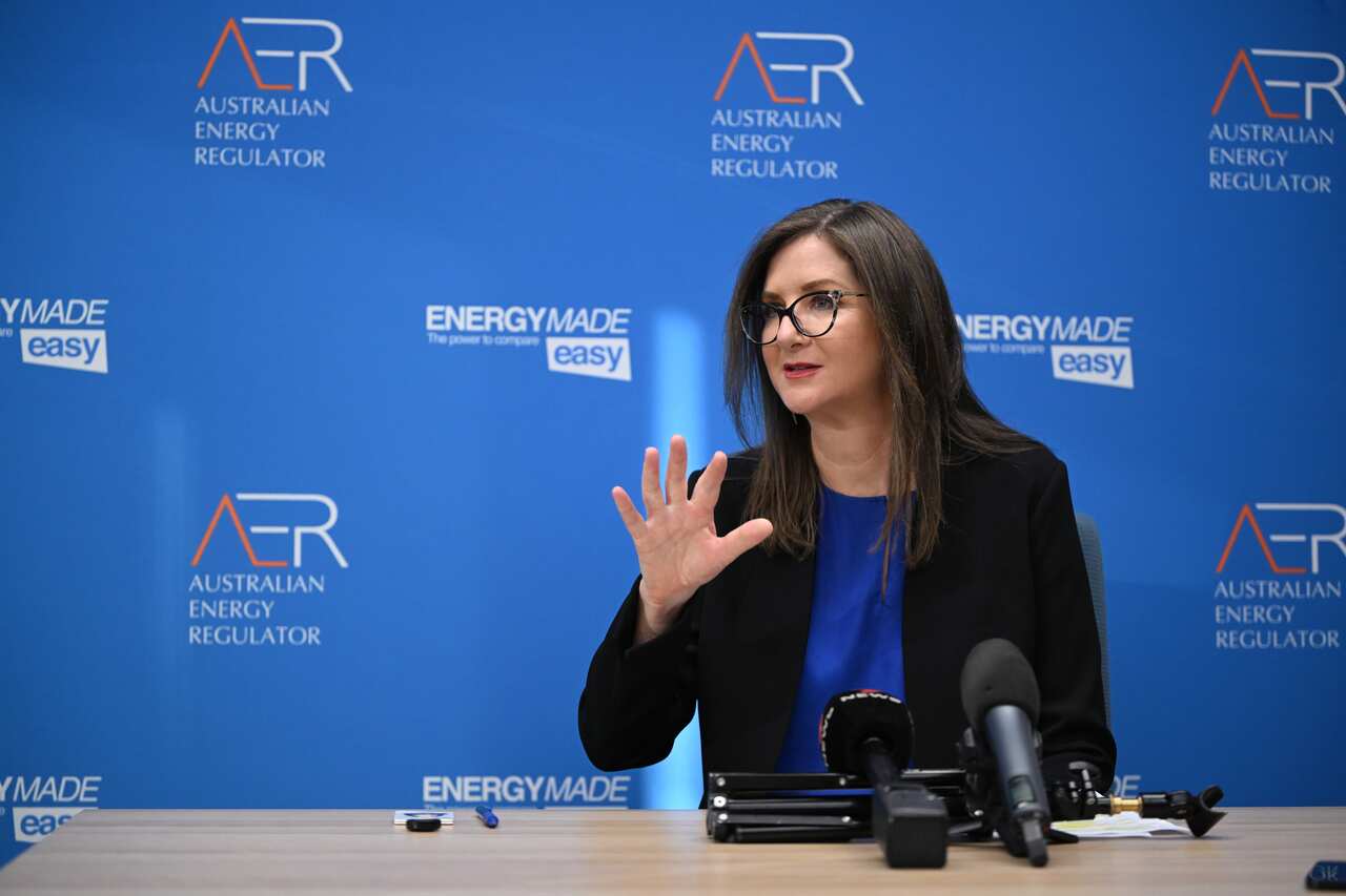 AER CLARE SAVAGE PRESSER