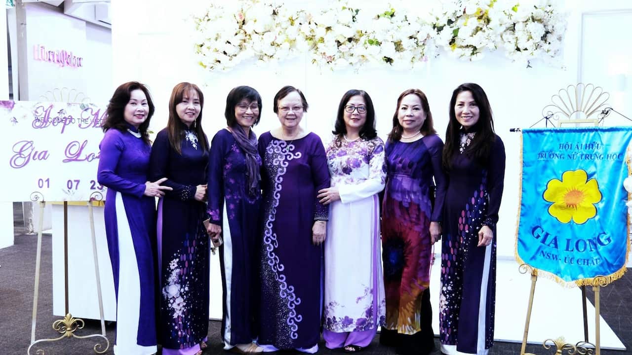 Một nhóm các cựu nữ sinh Gia Long