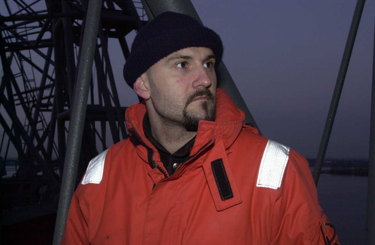 Gianluca Morini a bordo di una nave durante i suoi primi anni di carriera.