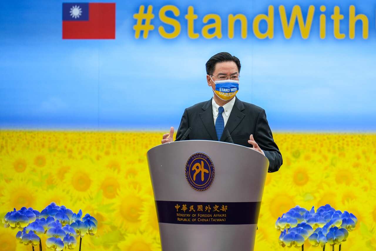 Taiwan's Foreign Minister Joseph Wu announcing Taiwan's humanitarian aid for Ukraine in Taipei. 