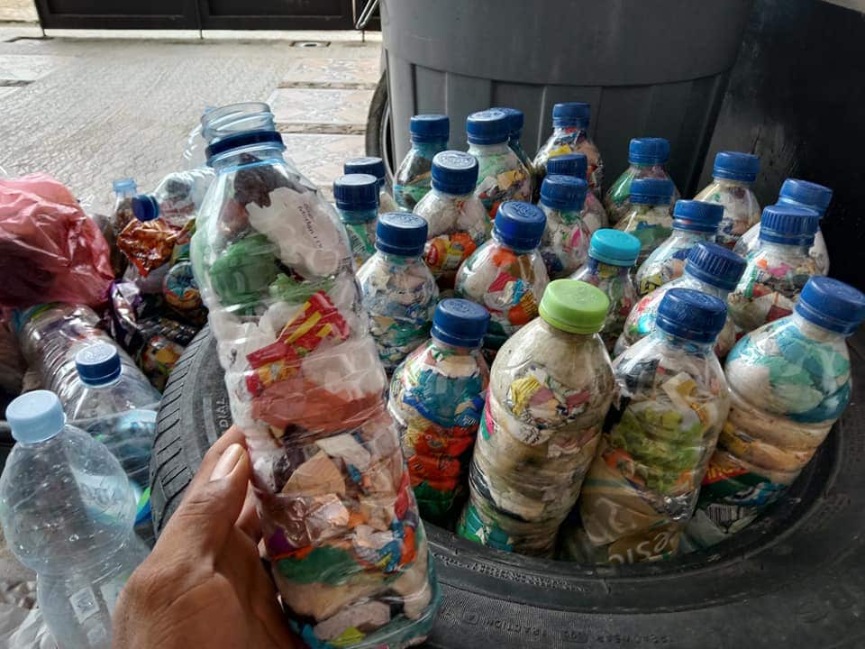 Pengumpulan sampah plastik oleh Yayasan Menjaga Pantai Barat, Siolga Sumatra
