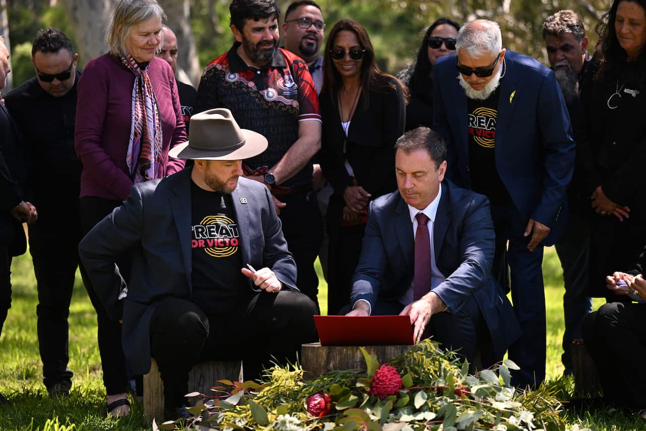 VICTORIAN TREATY AGREEMENT SIGNING
