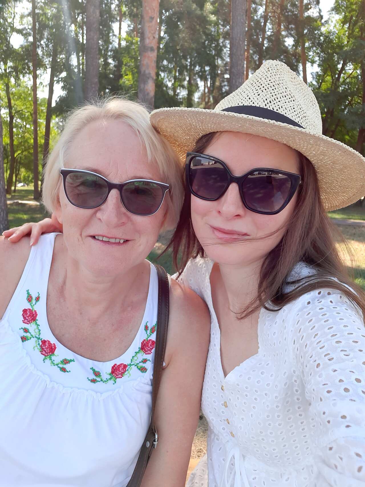 Galiya Faskhutdinova and her mum in Ukraine before the war 2.jpg