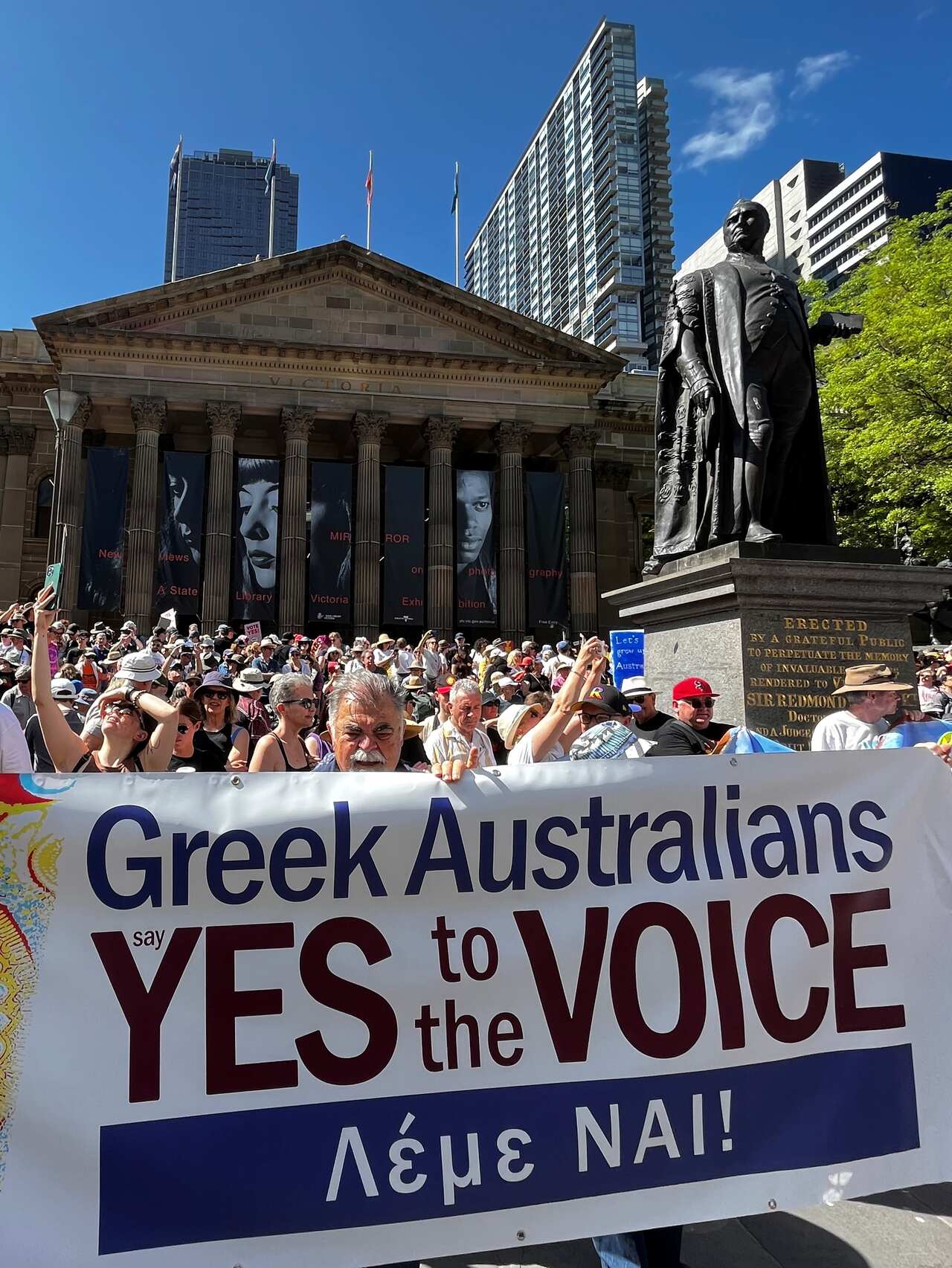 Thousands gather in Melbourne CBD for Walk for Yes rally 