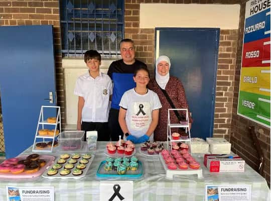 فاتن صلان مع العائلة.jpg