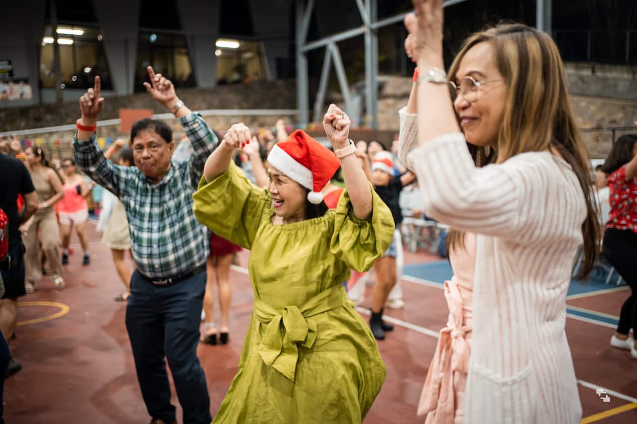 Pasko at Bayle-Crowd dancing.jpg