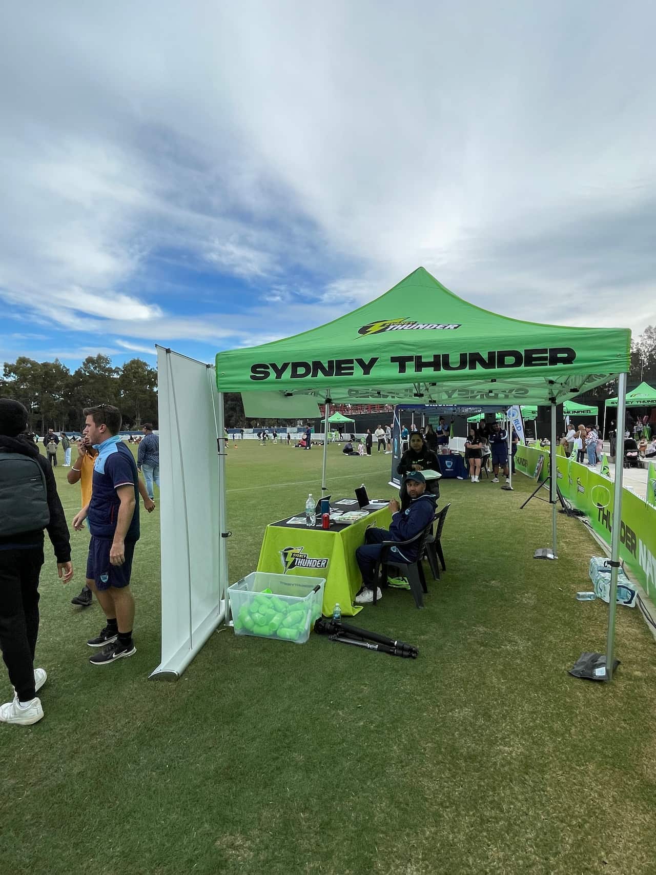 Dignatiries apprecaited the local community.

