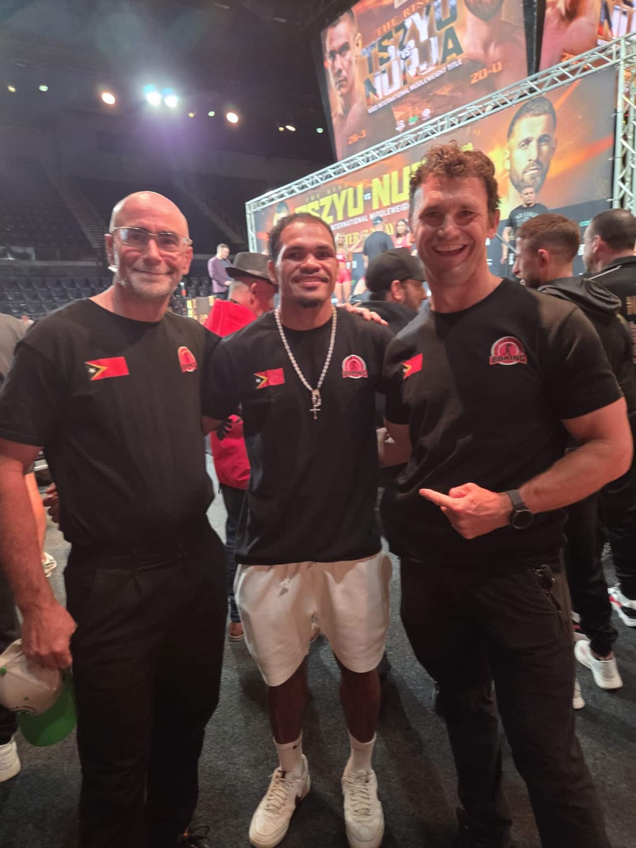 Delio Anzaqeci Mouzinho, Troy Huckstepp ho nia kolega ida 