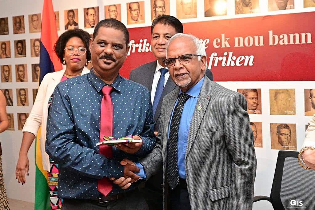 Nicolas avec le president de la Republique.jpg