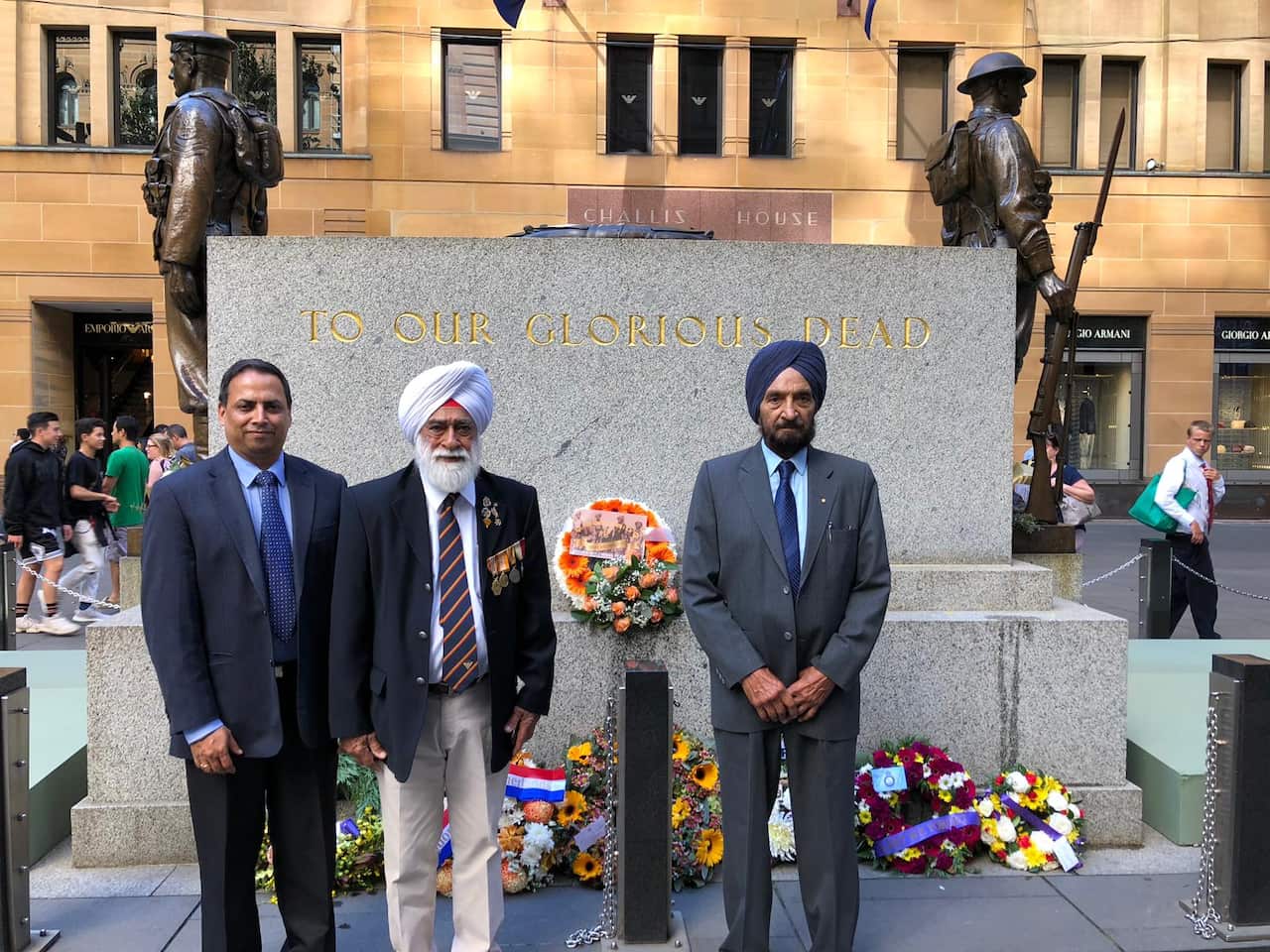Wreath laying on ANZAC Day in Sydney.jpg