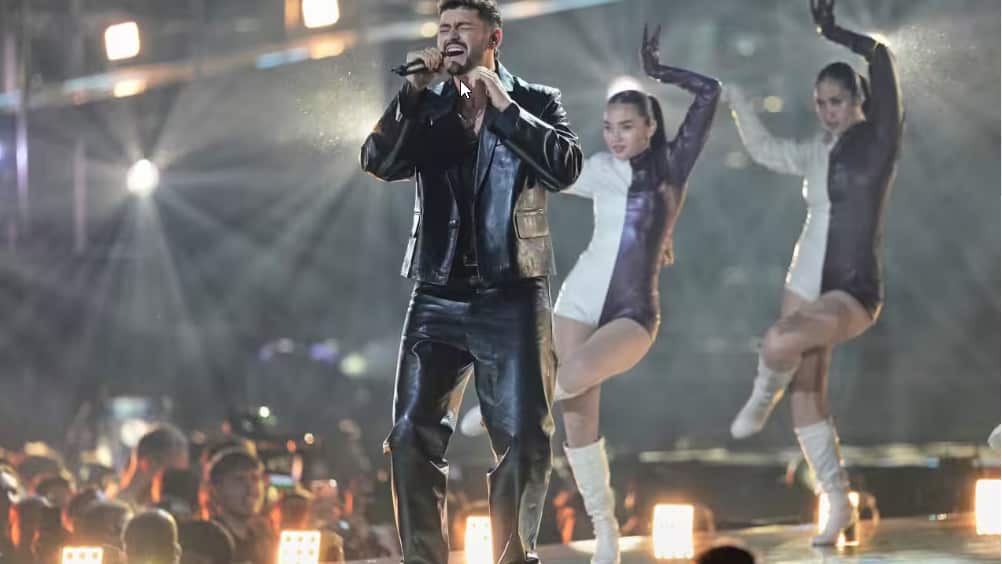 Noam Bettan from Israel performs during the first semifinal of the 70th Eurovision Song Contest in Vienna, Austria.png