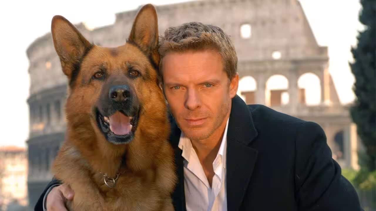 Rex and Inspector Lorenzo Fabbri (actor Kaspar Capparoni)