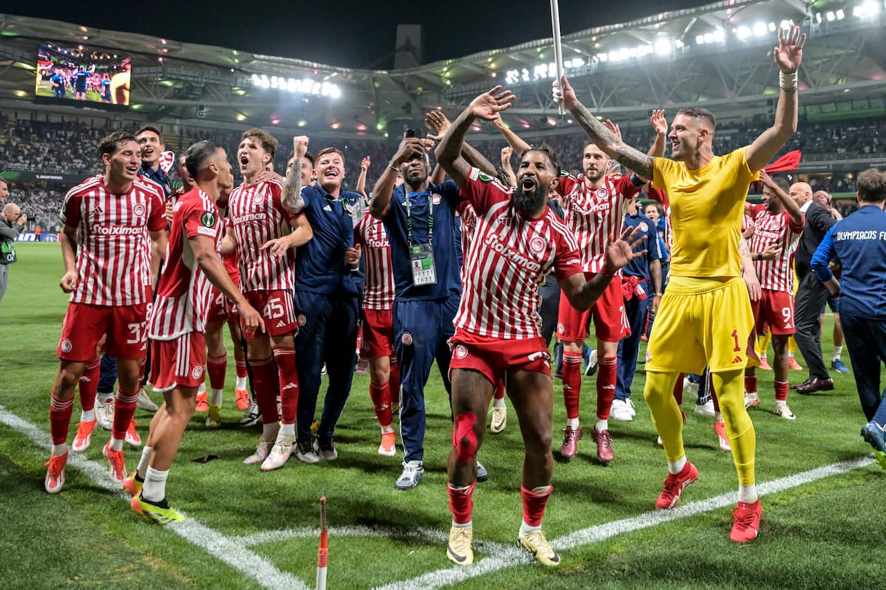 FBL-EUR-C4-OLYMPIAKOS-FIORENTINA