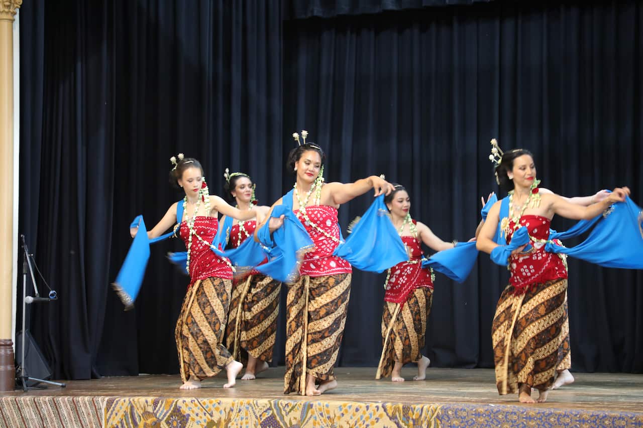Suara Dance dancers