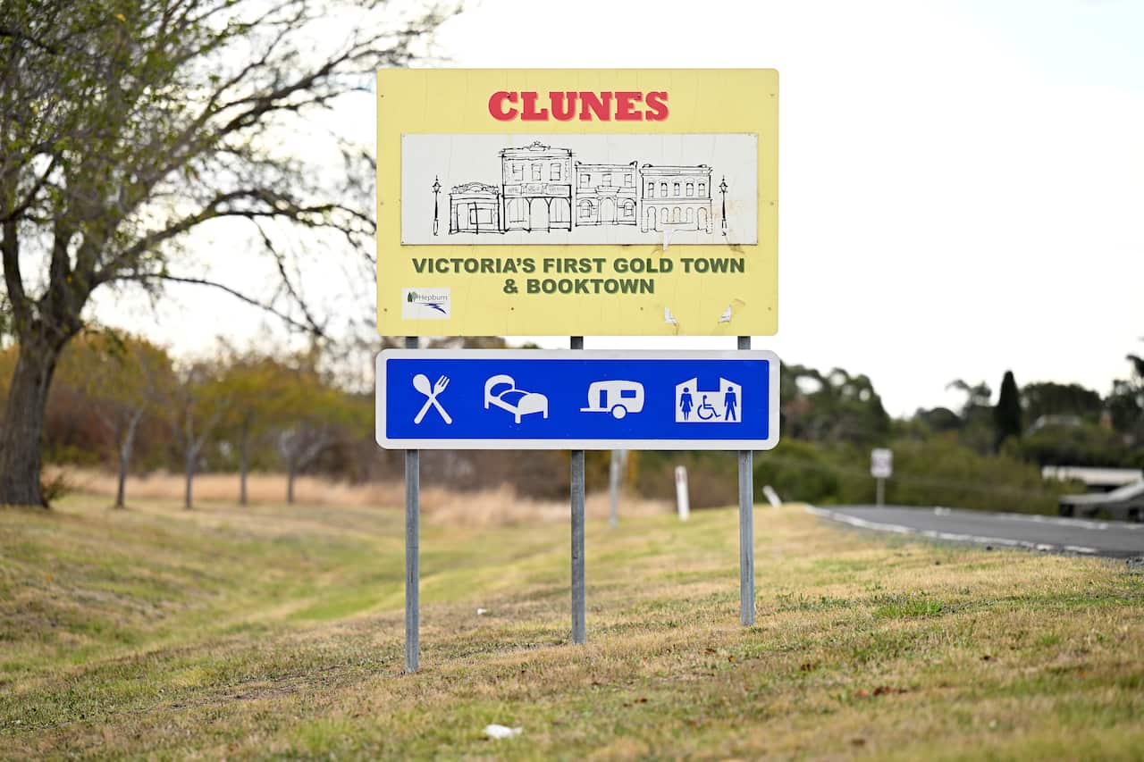 A sign advertising Clunes
