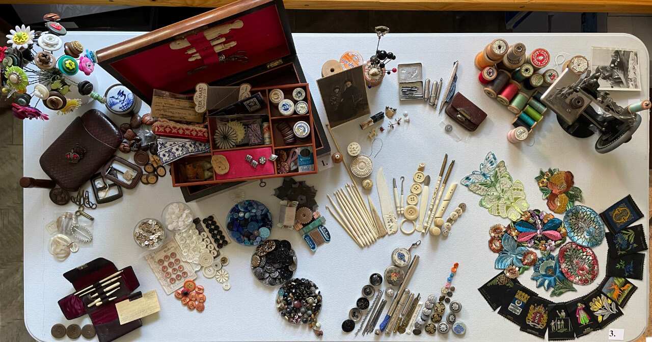 Oude naaibox van de oma van kunstenares Annieke Mein